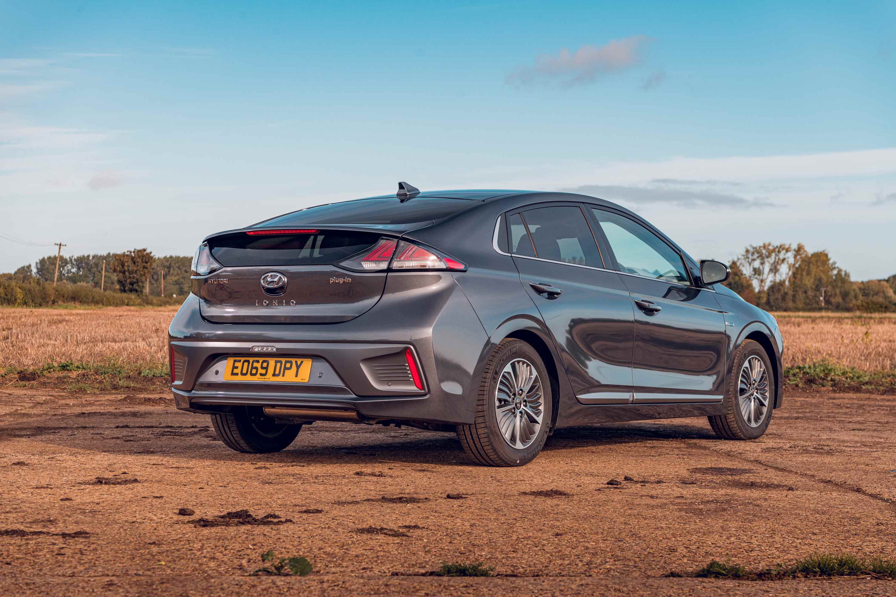 Hyundai Ioniq Hybrid and Plug-in review: Prius-baiting hybrid won't set  pulses racing