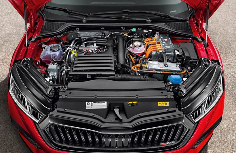 Skoda Octavia RSI v engine under bonnet