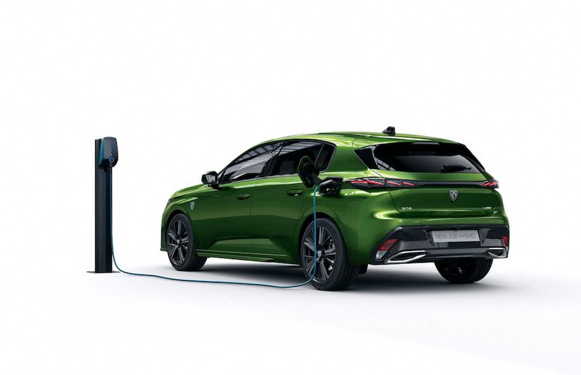 Peugeot 308 PHEV charging 