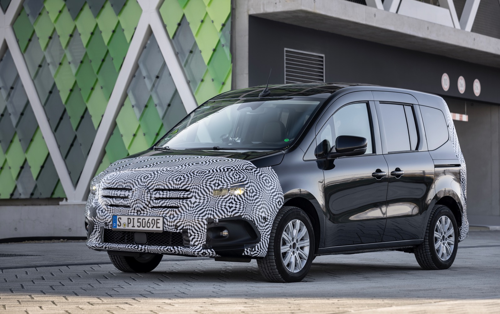 Mercedes EQT prototype, front static, disguised