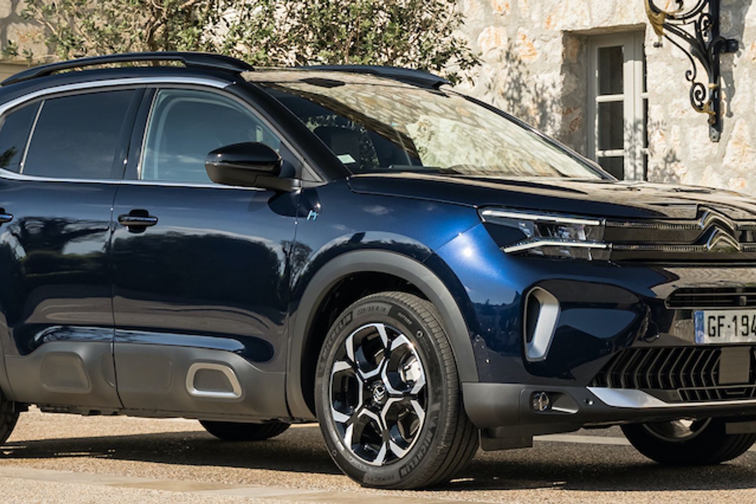 Citroen C5 Aircross, still shot, front three quarters, French registered, blue car