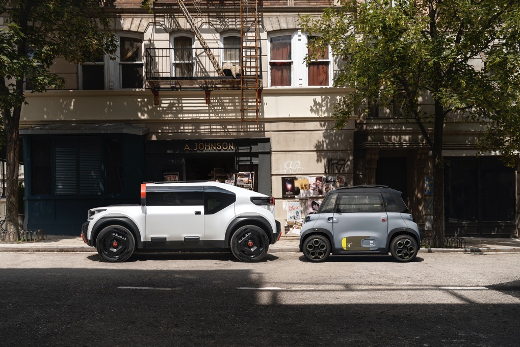Citroen Oli concept with Citroen Ami, side on in urban environment