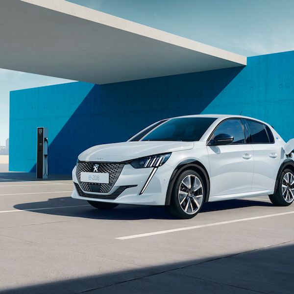 2023 Peugeot e-208, white, CGI background, charging