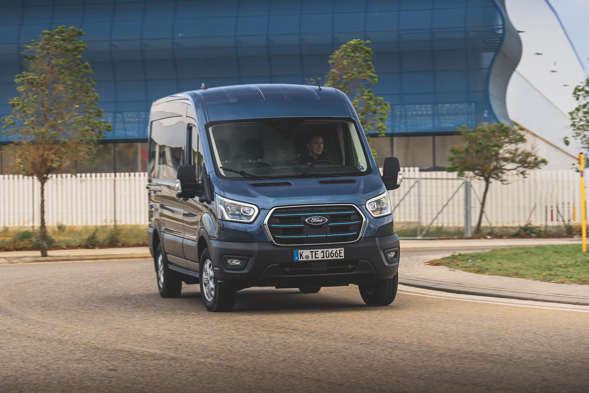 Е транзит. Ford Transit 2022.