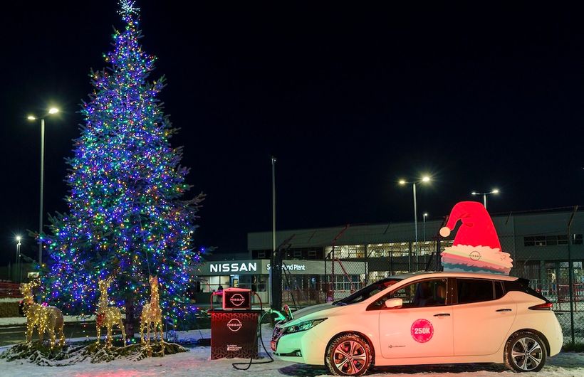 A Nissan Leaf outside the Sunderland plant powering a Christmas tree via a V2L system