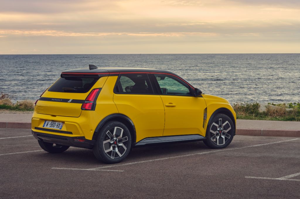 Renault 5 E-Tech Review & Buying Guide 2025 | Electrifying