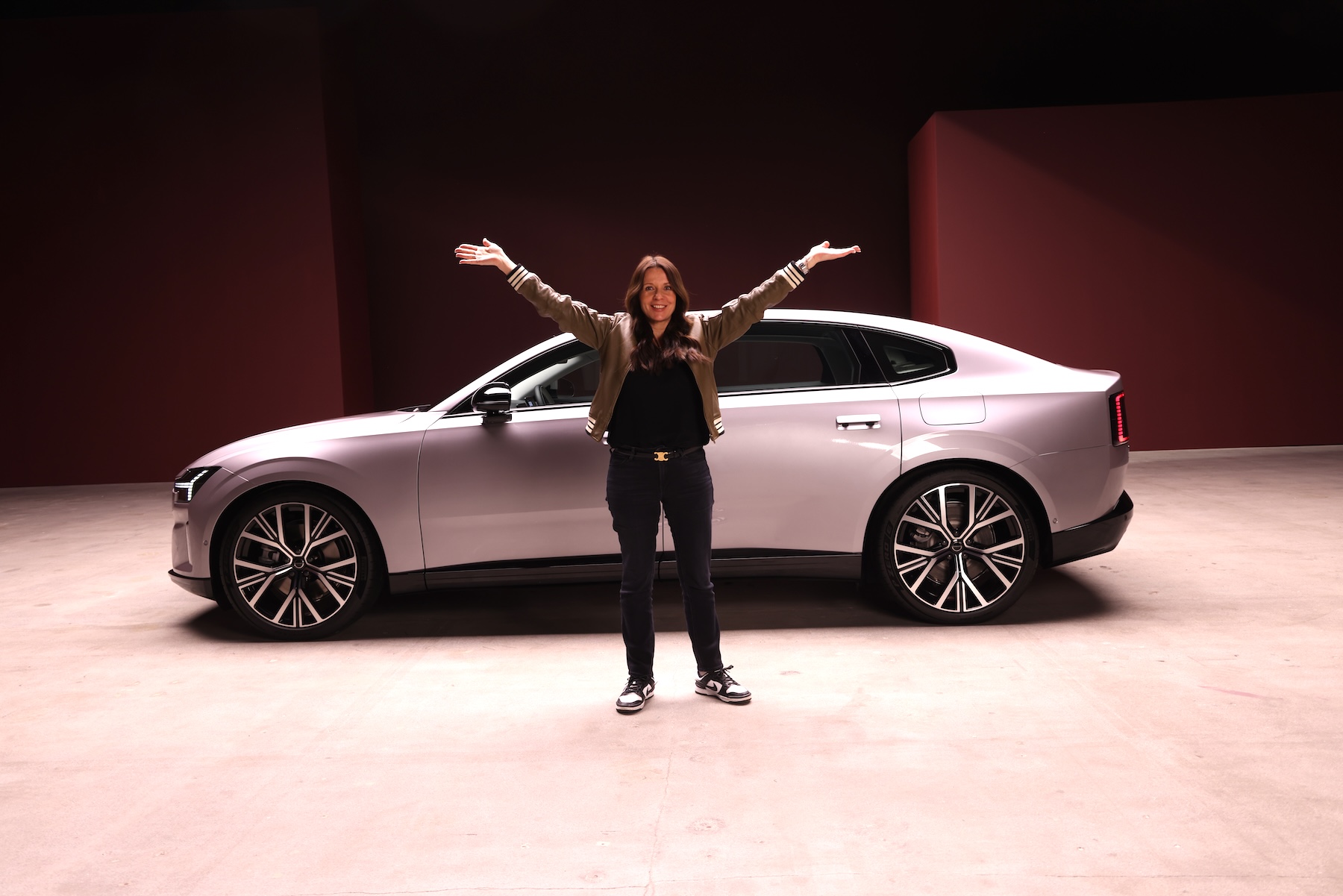Volvo unveils ES90 – a slinky 435-mile electric saloon | Electrifying.com