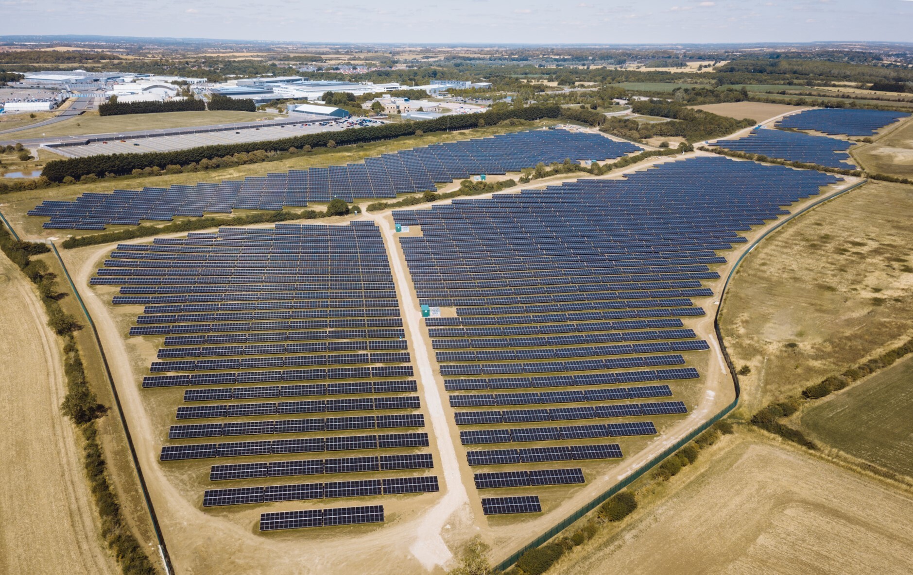 Rocking R Solar Farm JLR creates enormous solar farm to help power HQ | Electrifying.com